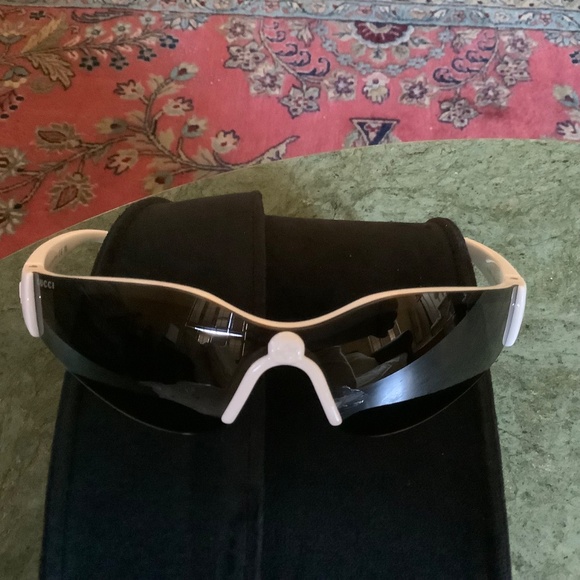 Gucci 99mm Shield Wrap Sunglasses White White Grey main image 12
